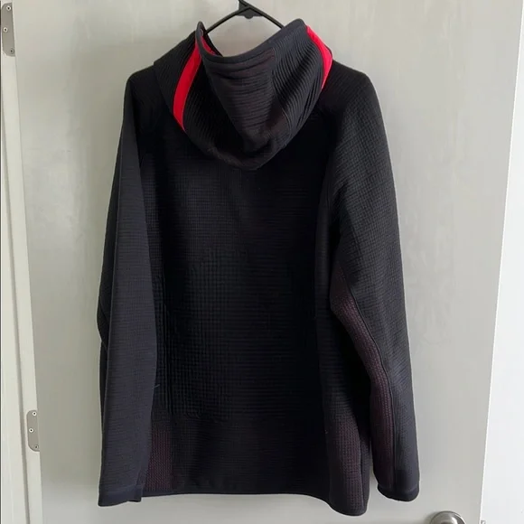 Nike Tech Fleece | Black and Red - Picture 4 of 5